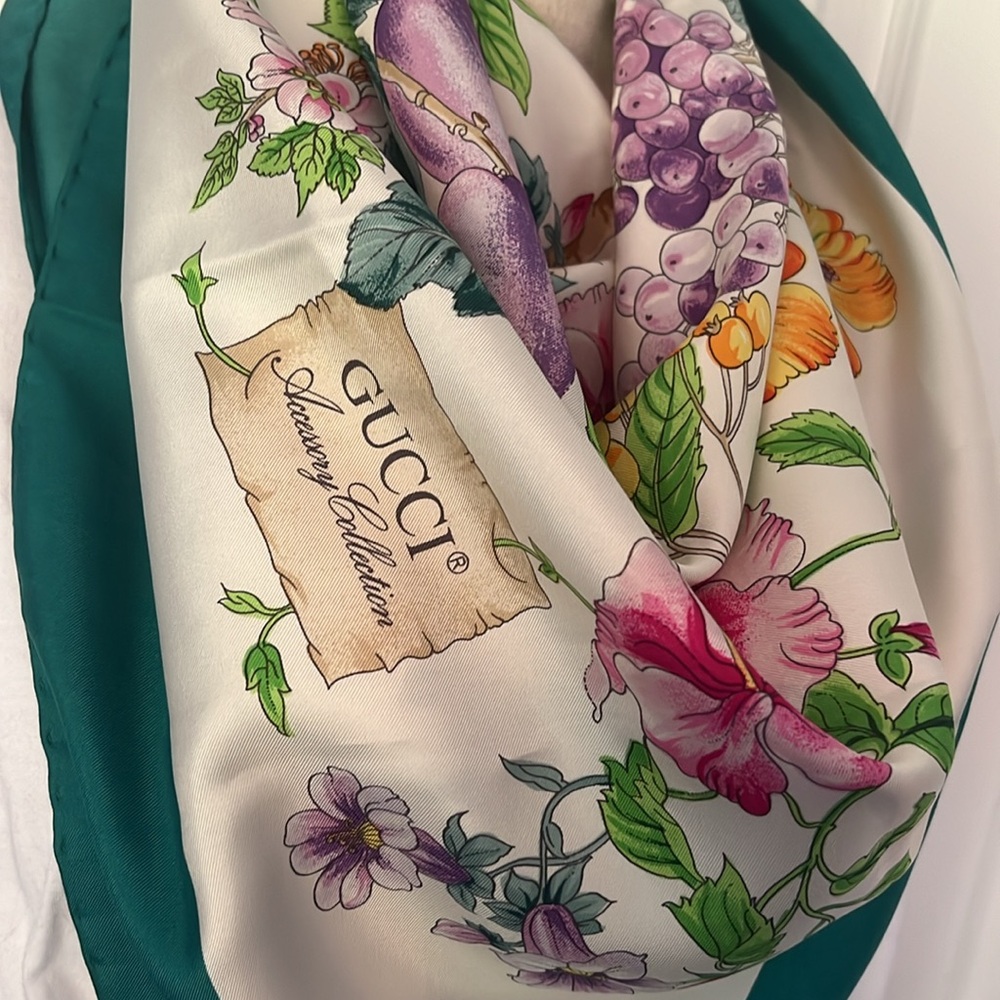 Gucci Blooms Silk Flora Garden Scarf - Picture 2 of 12